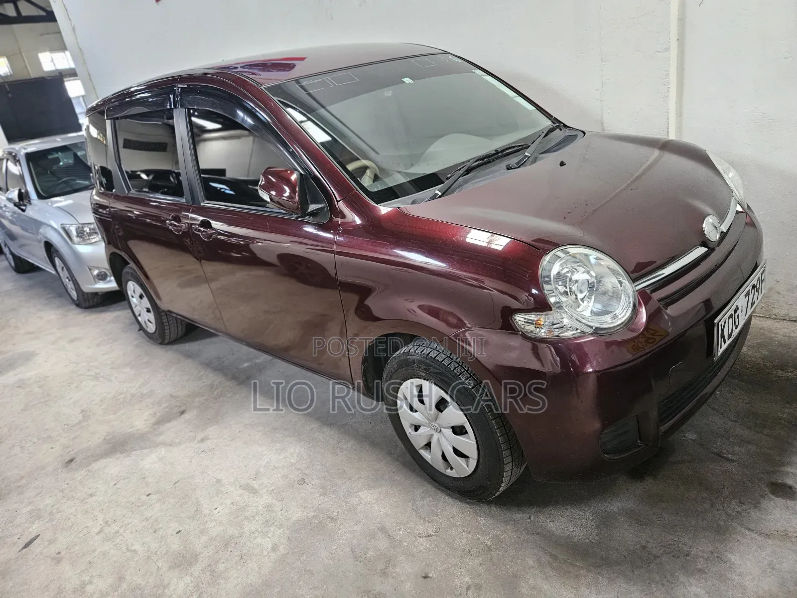 Toyota Sienta 2014 Red