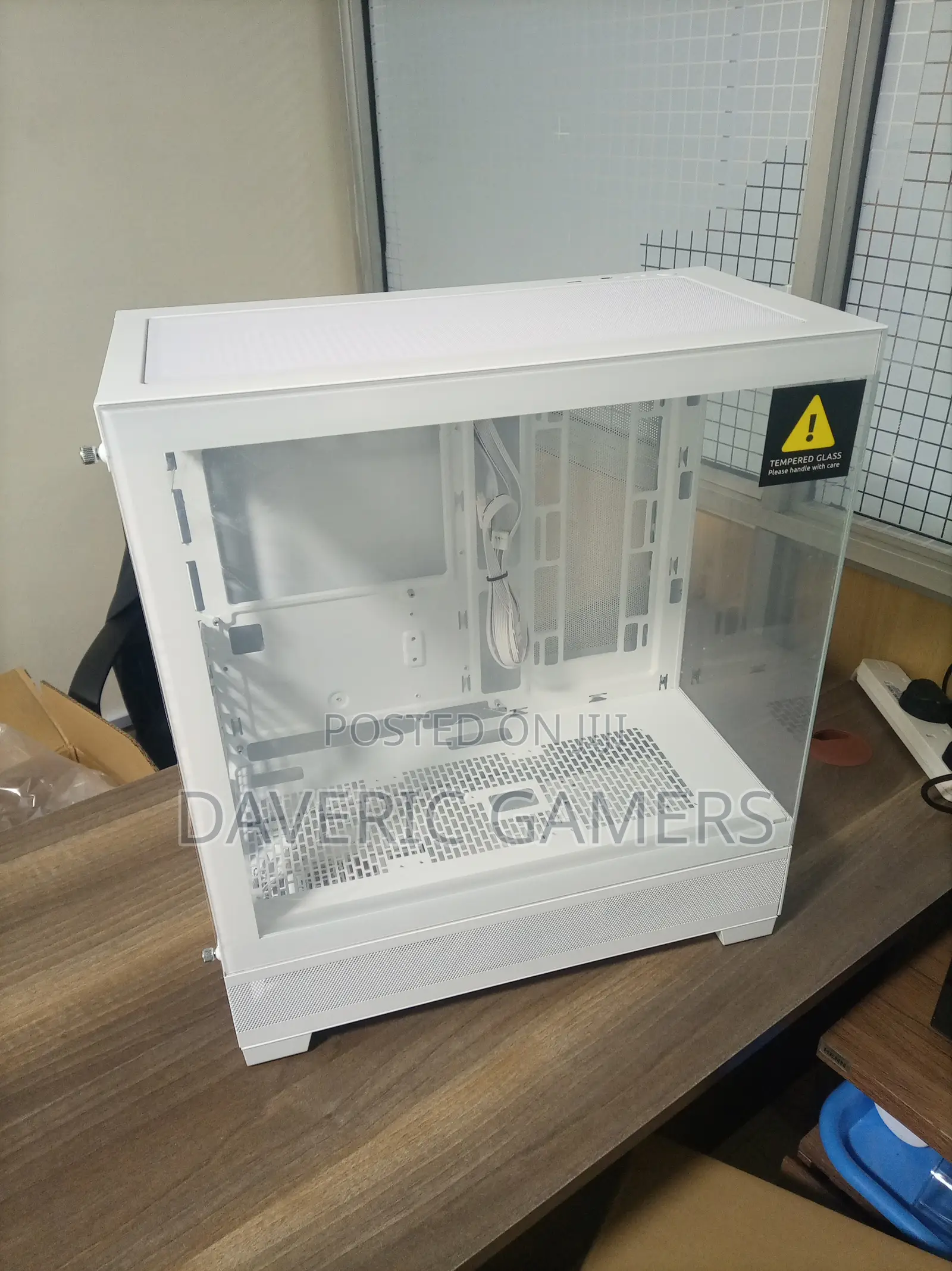 The Phanteks Xt View (Ph-xt523v1- Wt01c) White In Color