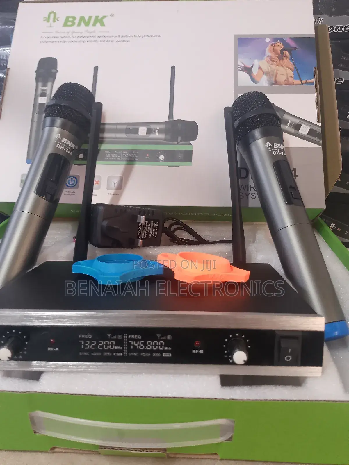 BNK Microphone Dh-744 Wireless Microphone System