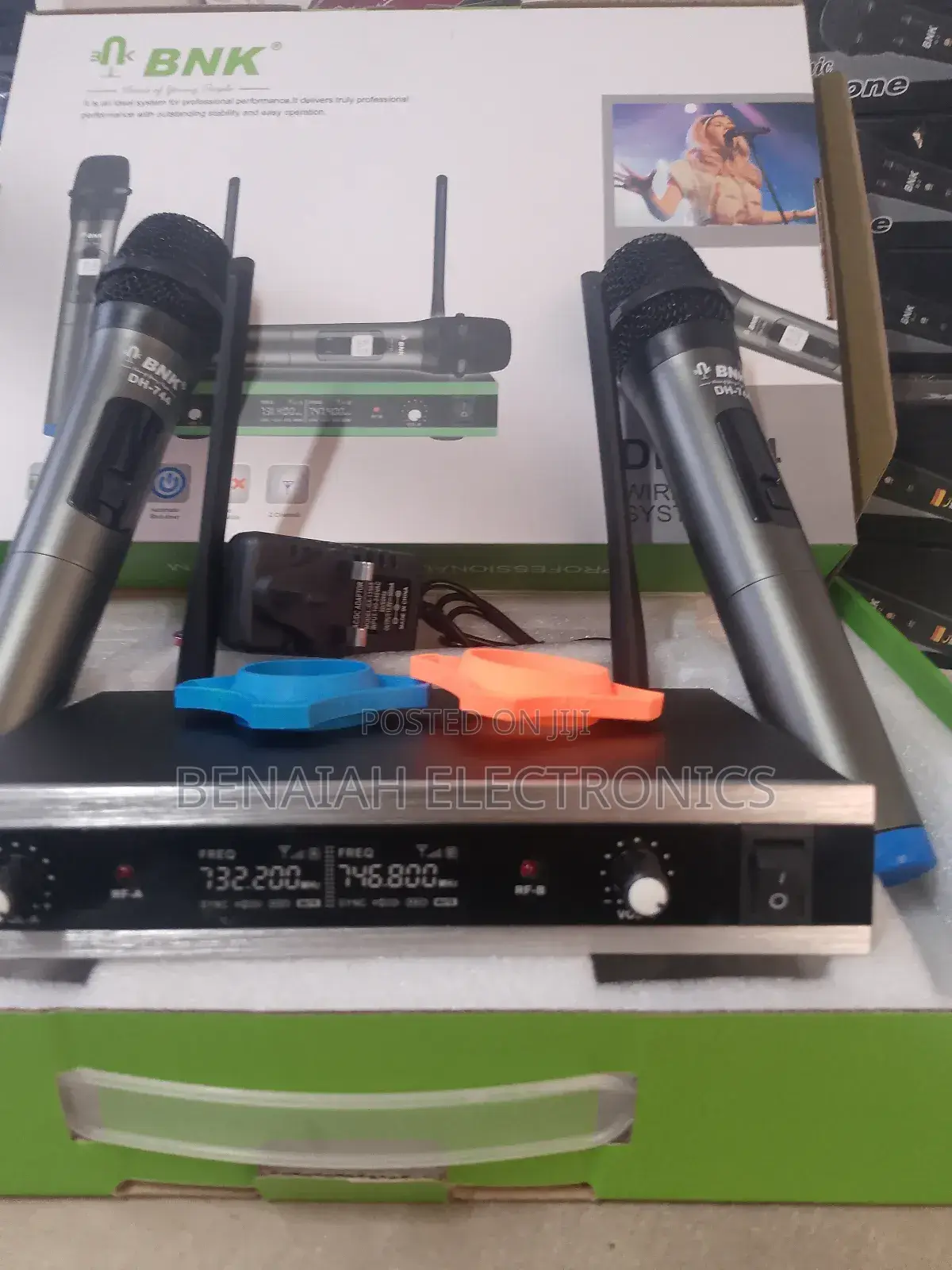 BNK Microphone Dh-744 Wireless Microphone System