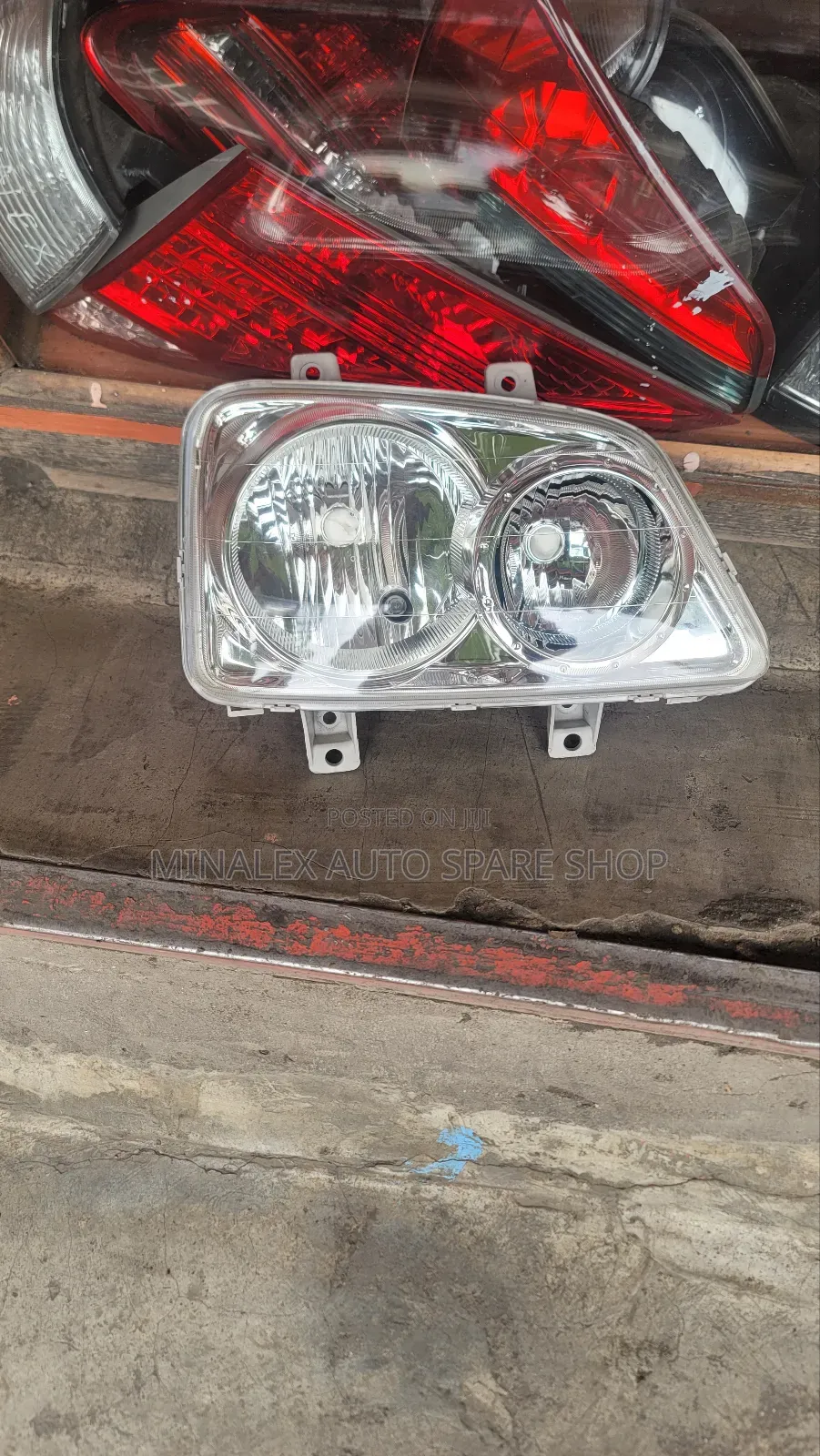 Daihatsu Terios Headlight  Complete With Bulbs