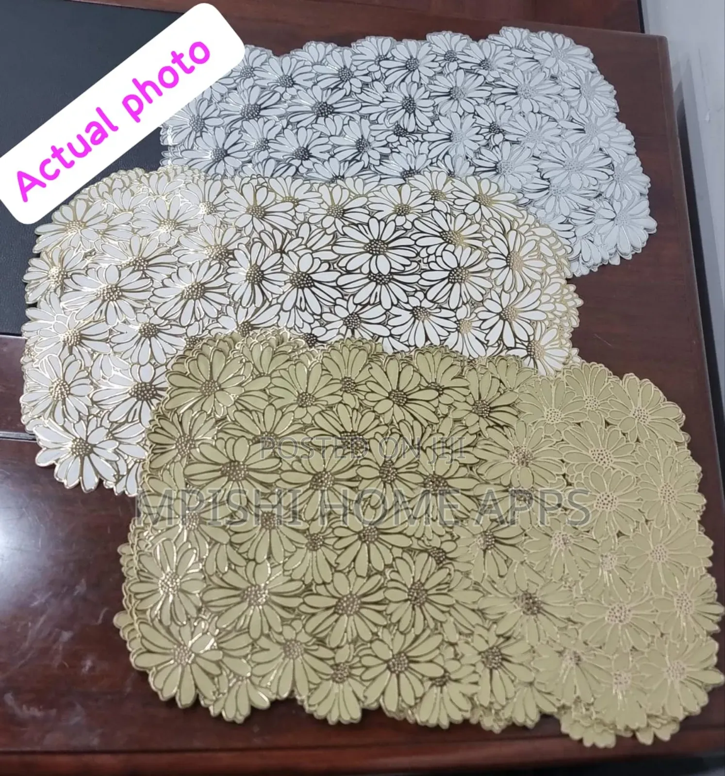 6pcs Waterproof Non Woven Table Mats (Silver and Golden)