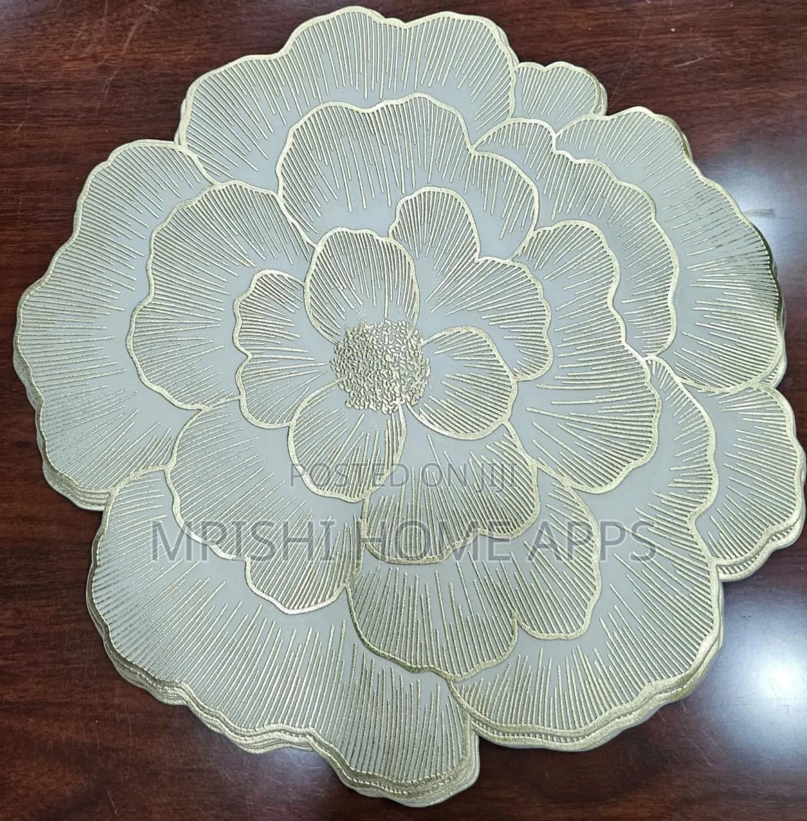 6pcs Waterproof Non Woven Table Mats (Silver and Golden)