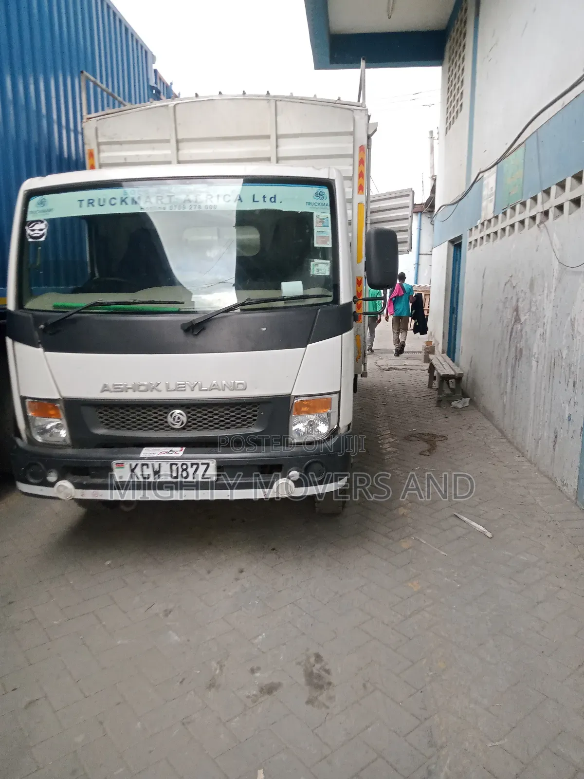 High Roof Canter Accessible for Logistic Jobs