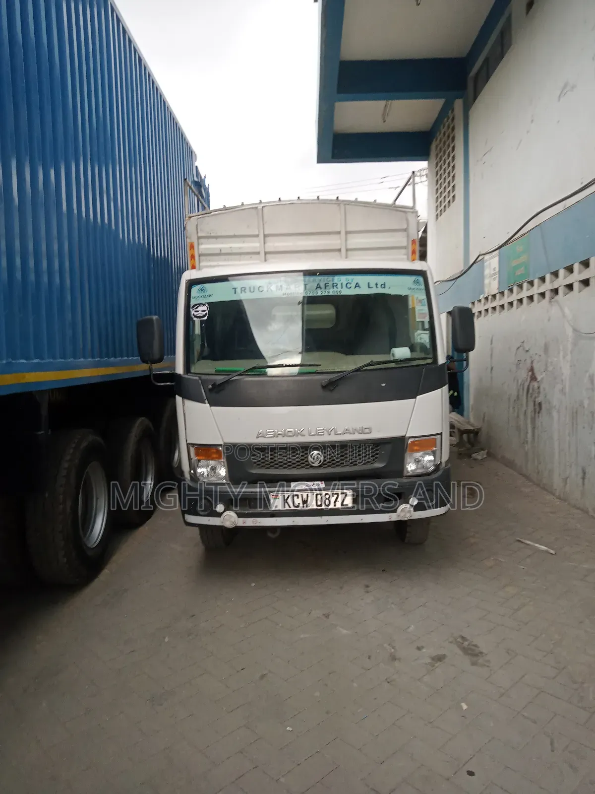 High Roof Canter Accessible for Logistic Jobs