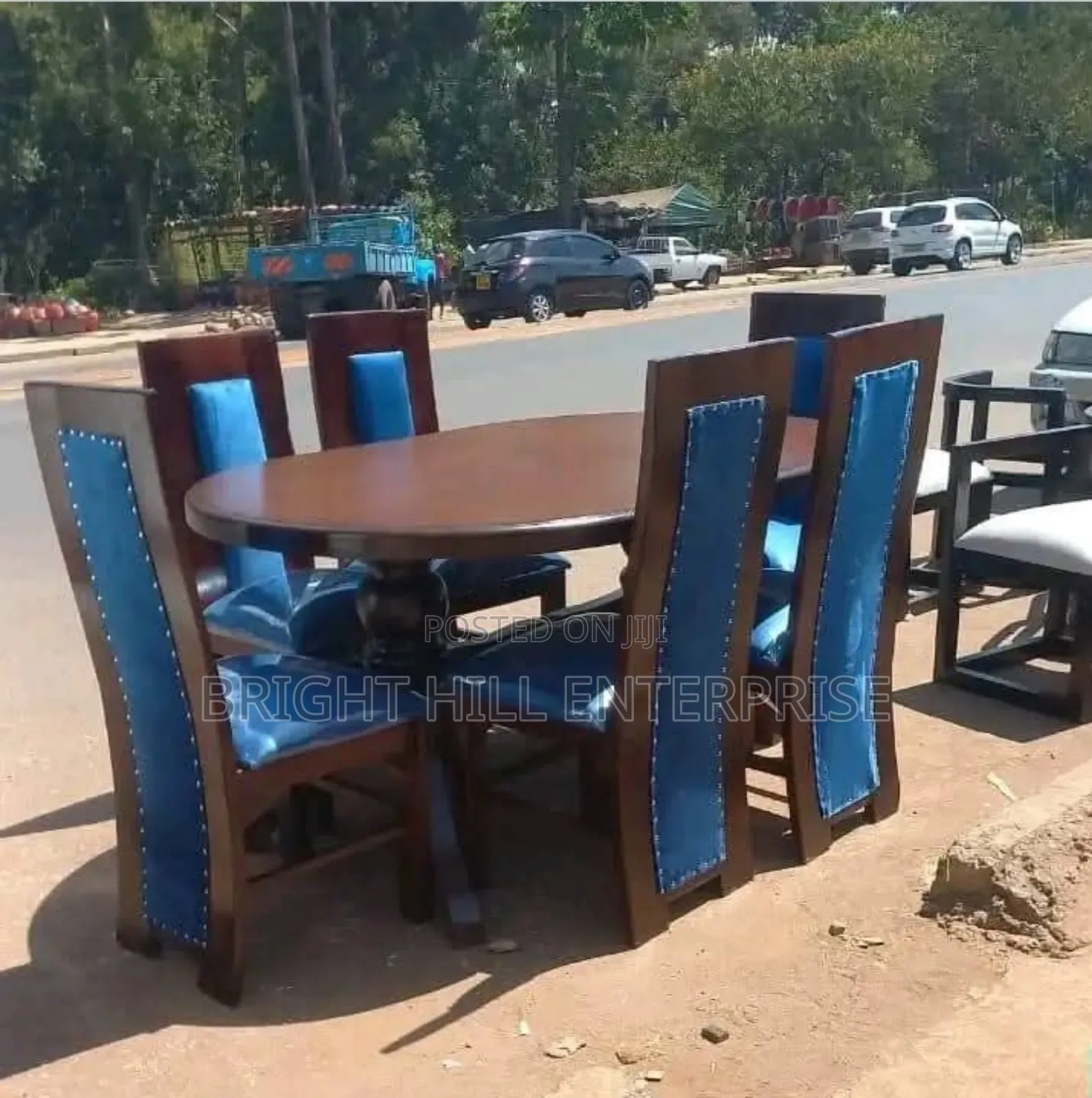 Beautiful Oval Dining Table 6 Seater