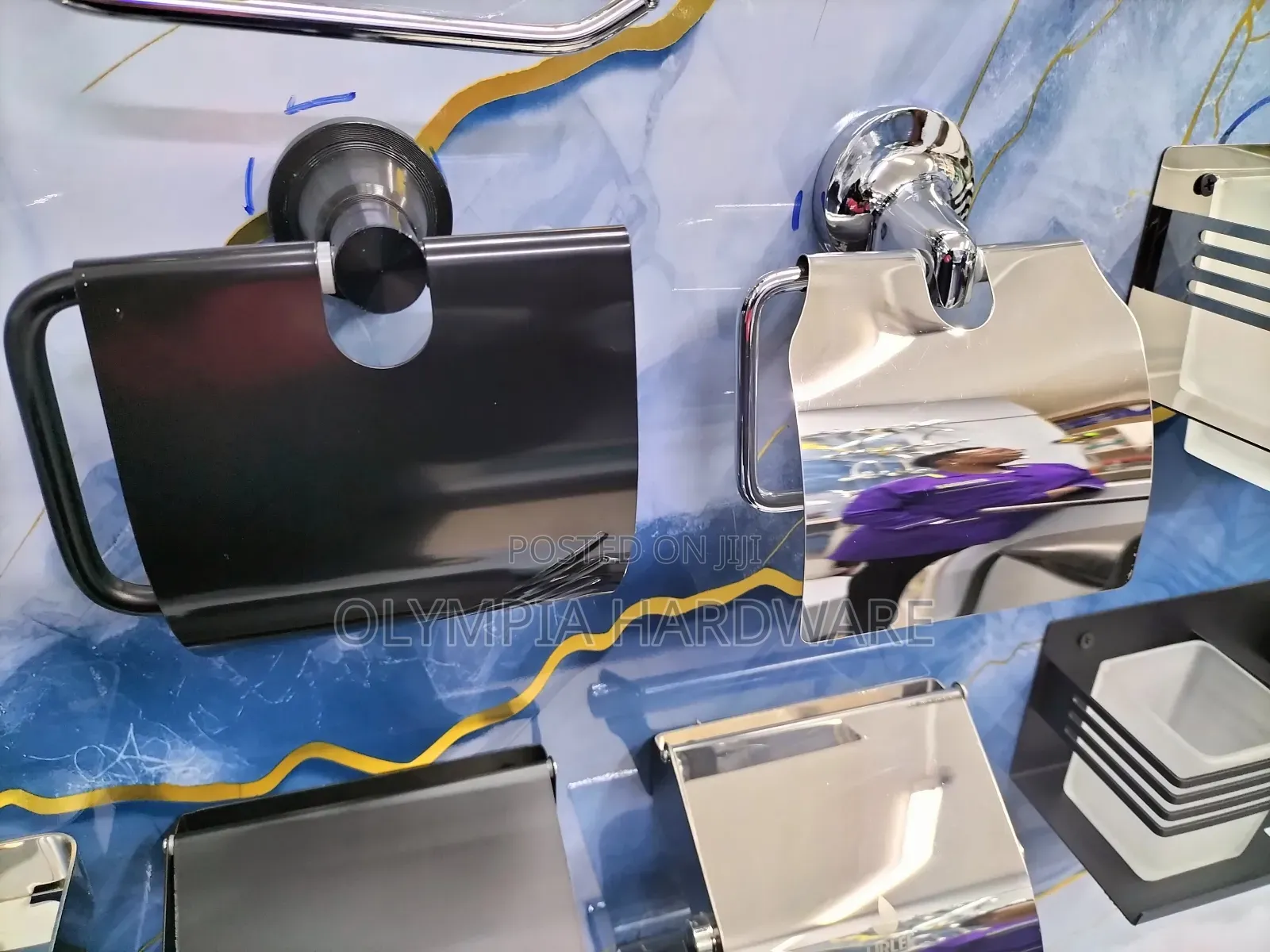 Tissue Holder (Black Silver)