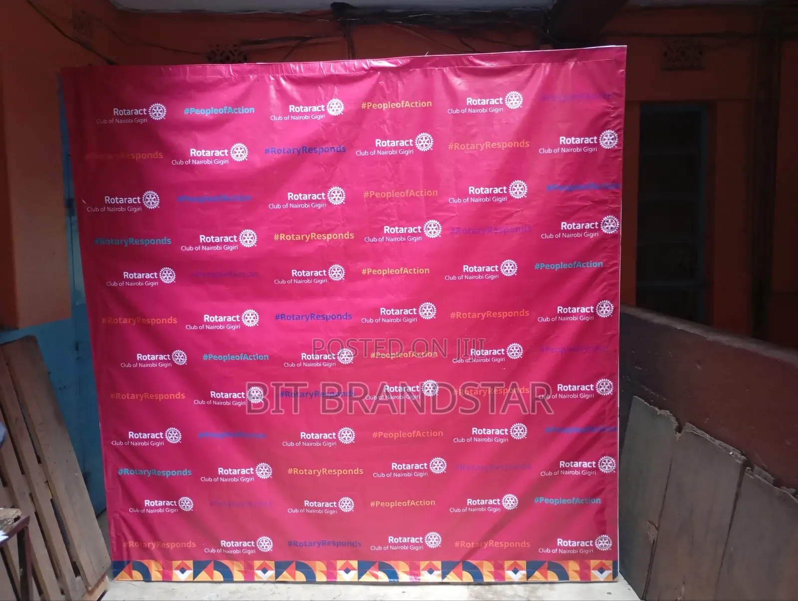 Media Banner Stand
