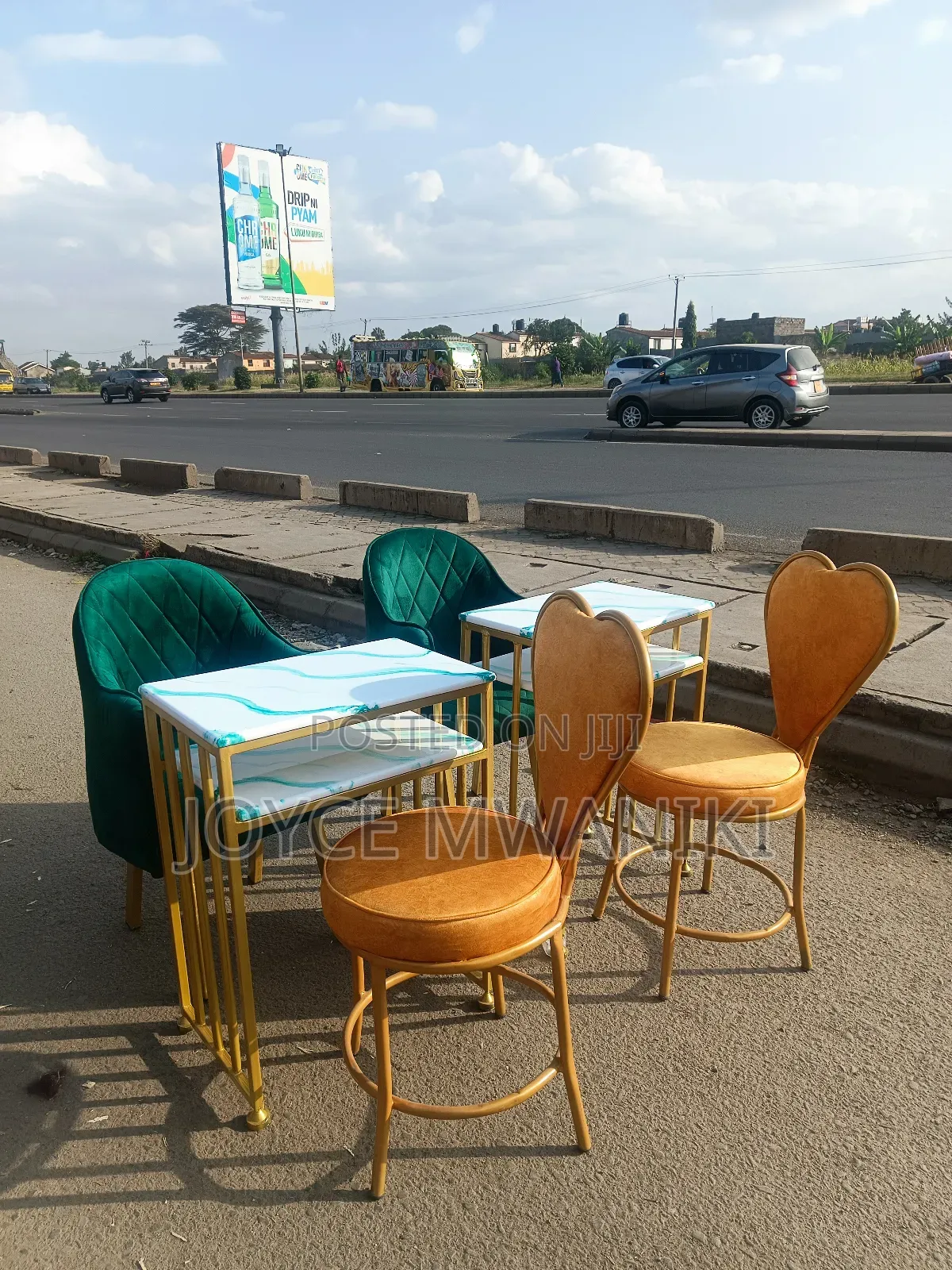 2 Manicure Set, Gold and Green Seats 