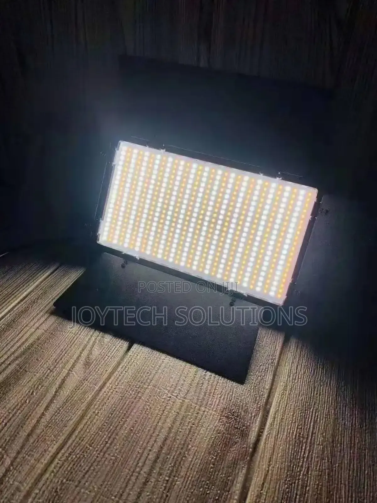 Video Light With a Tripod Stand Led 600 Pro