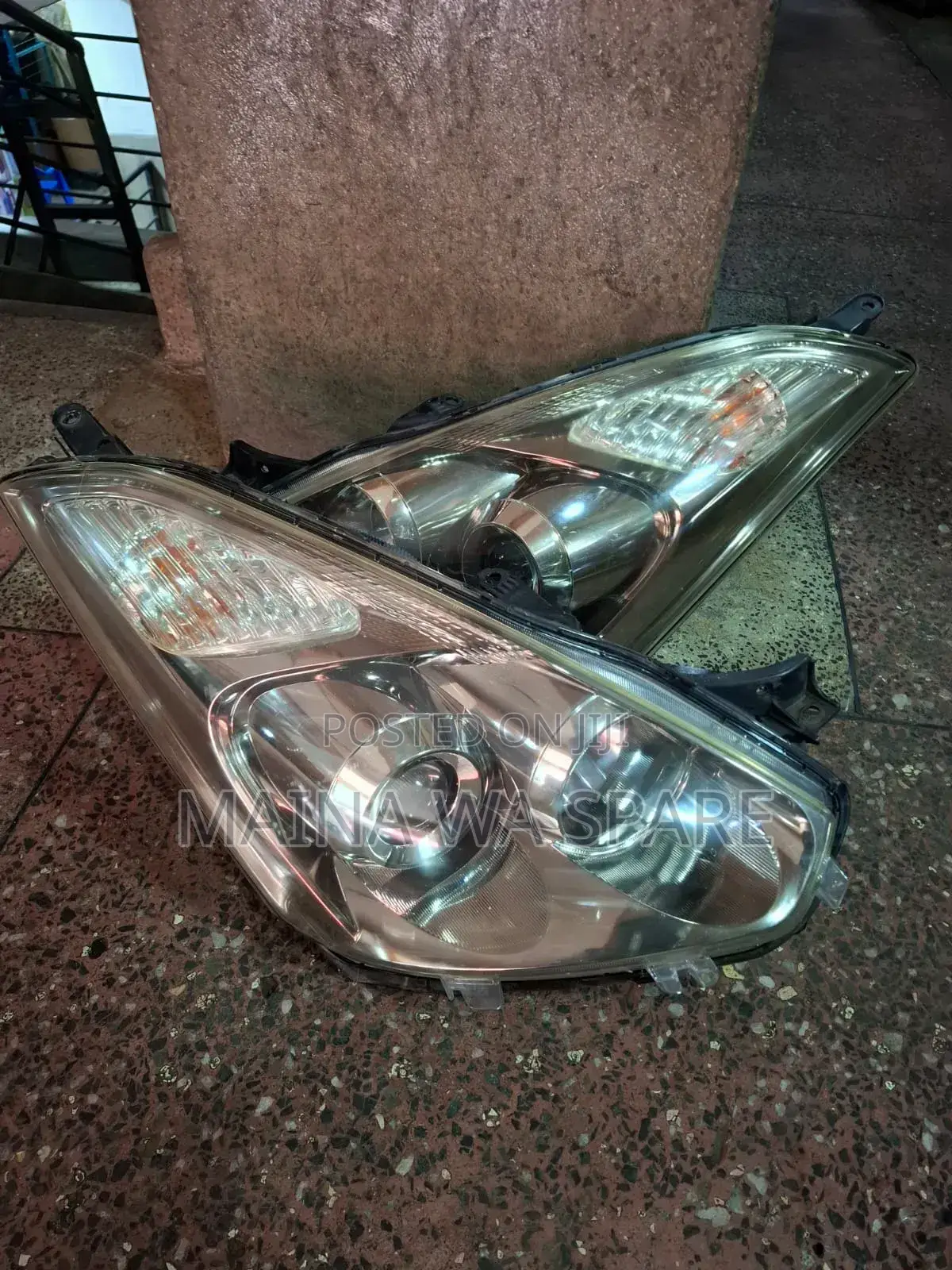 Toyota Wish 2005 Headlights