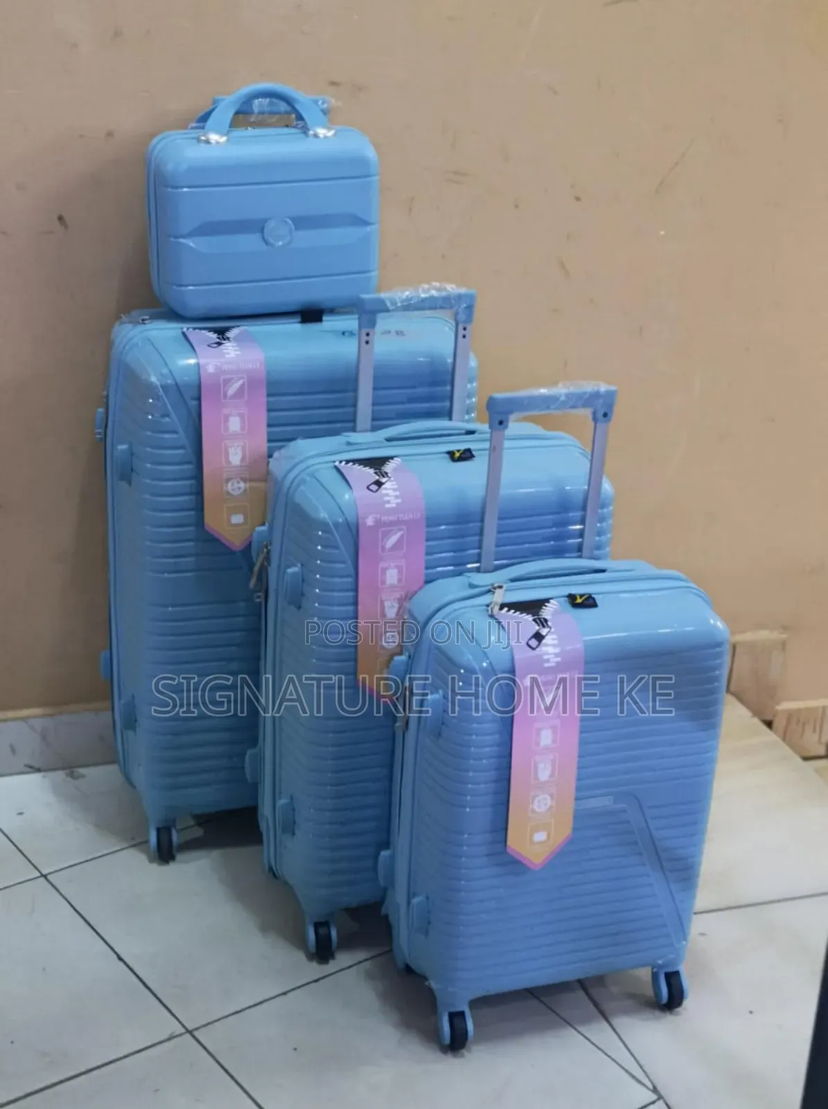 4 in 1 Luxurious Unbreakable Suitcase