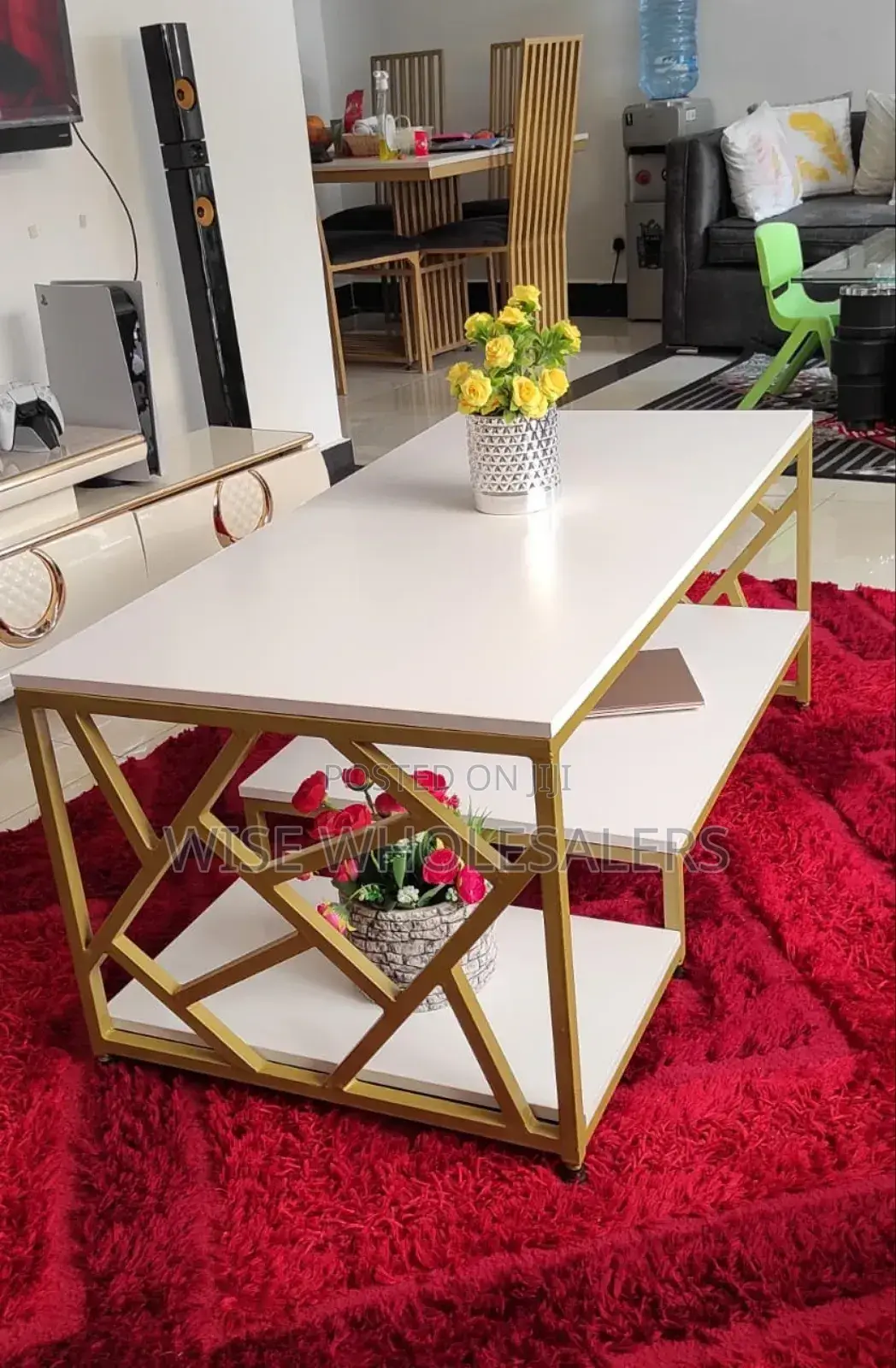 *Zippy Elegant Coffee Table