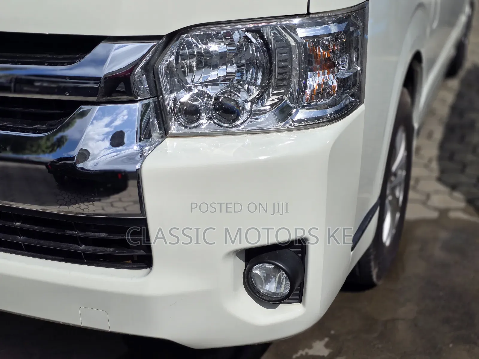 Toyota HiAce 2018 White