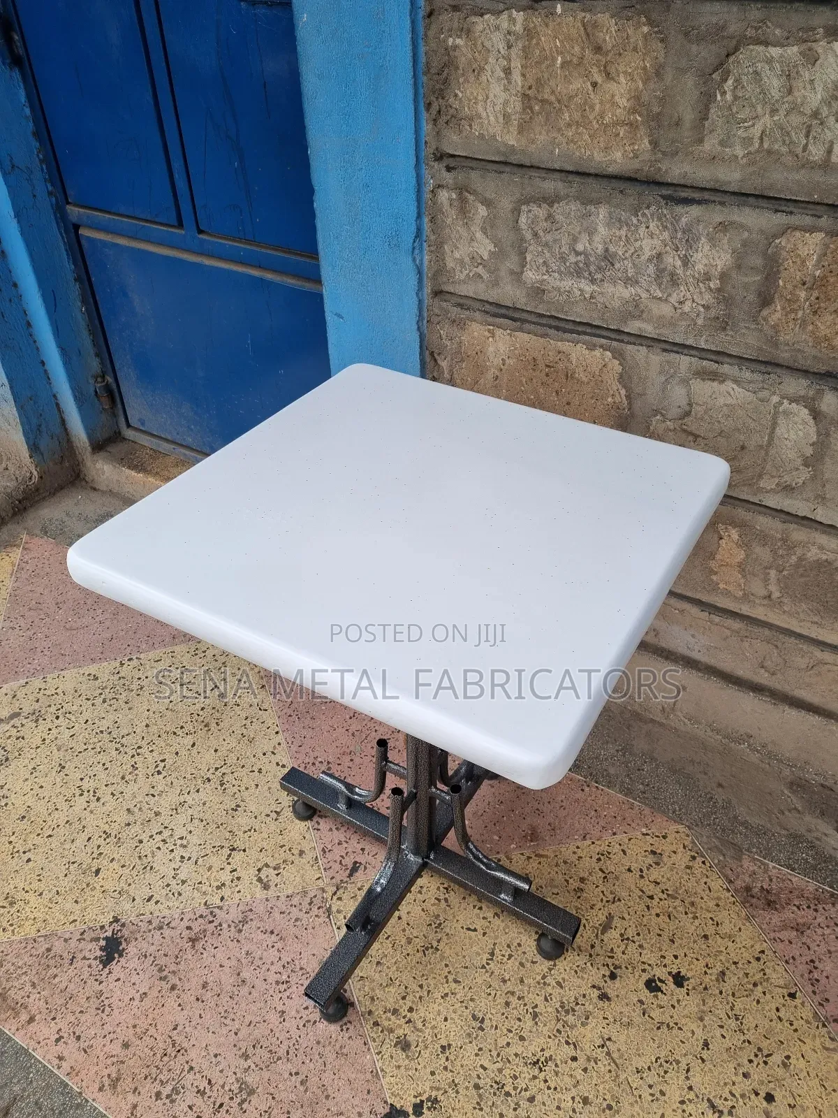 Restaurant Table With Silver Podwer Coating Frame