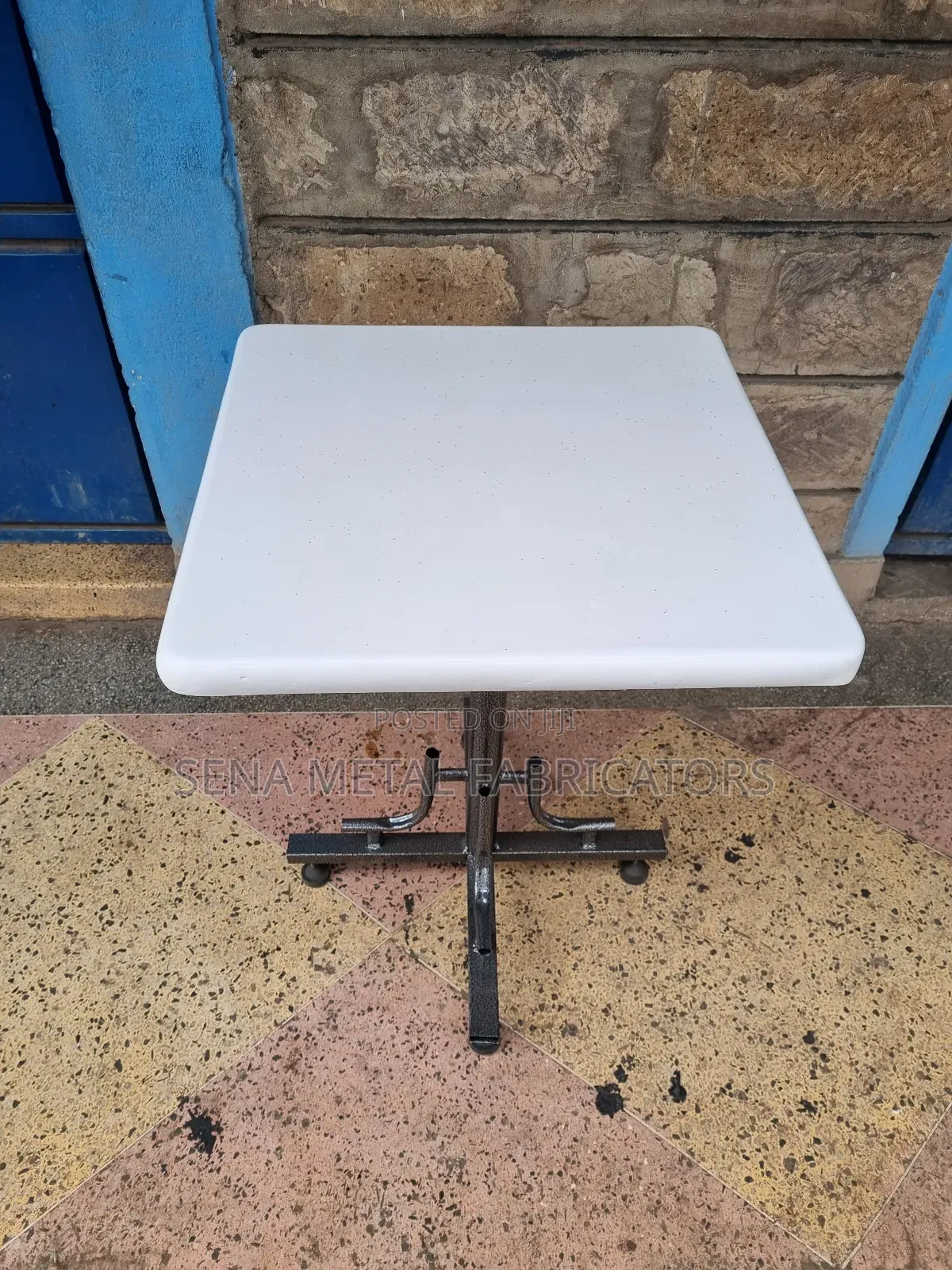 Restaurant Table With Silver Podwer Coating Frame