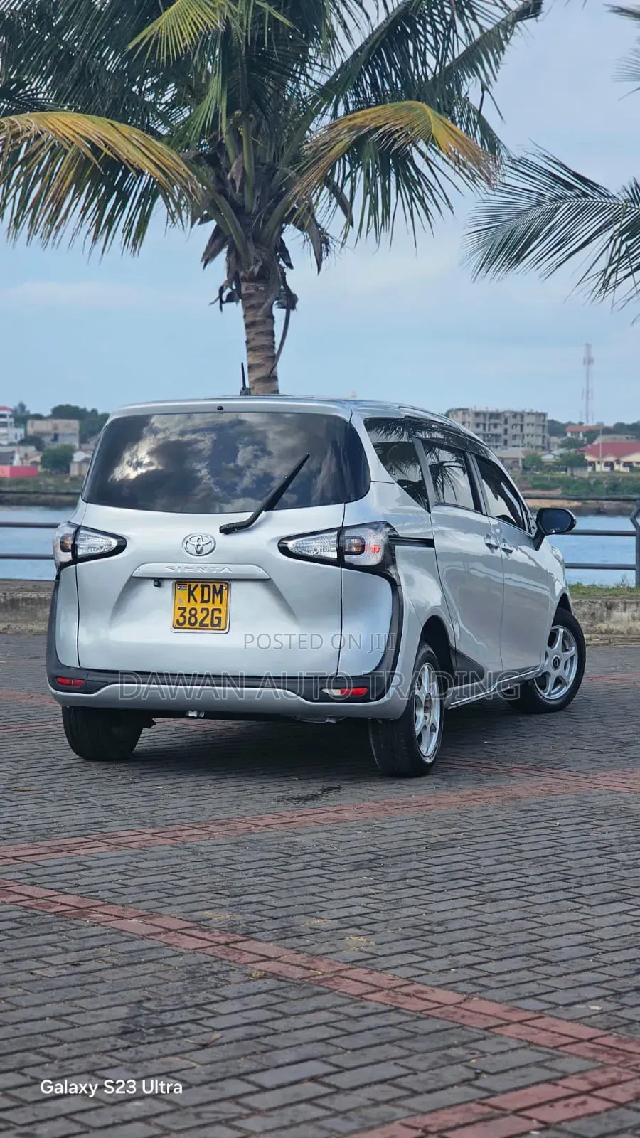 Toyota Sienta 2016 Silver