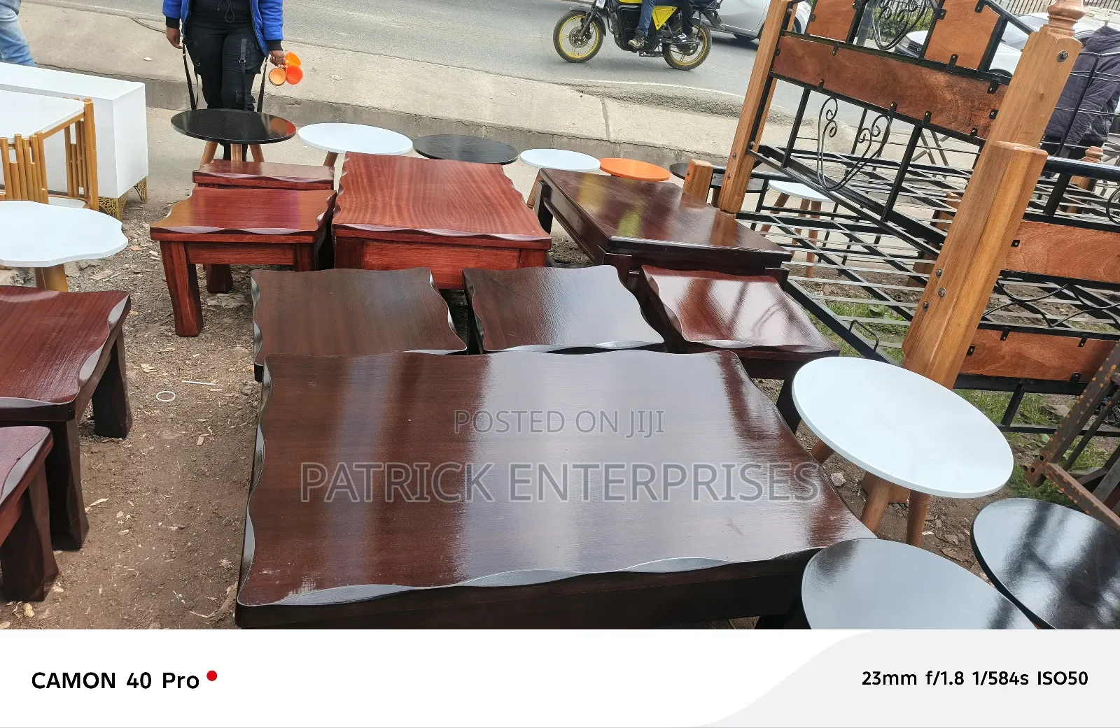 Modern Office/ Home Coffee Table With Two Stools