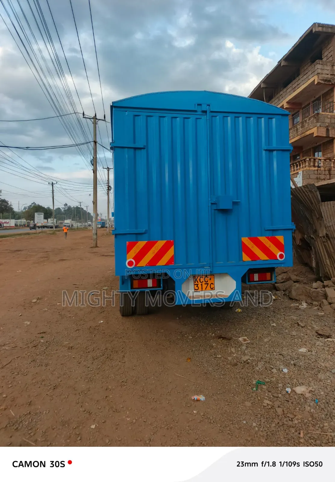 Frr. Fh. Trucks Available for Transport Services