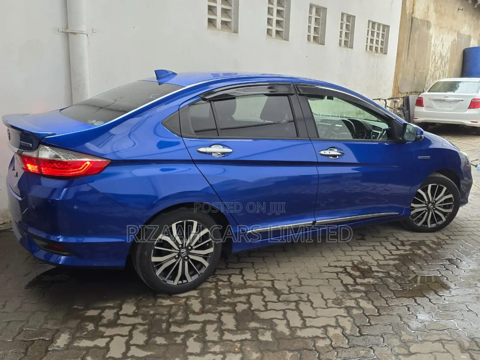 Honda Grace 2018 Blue