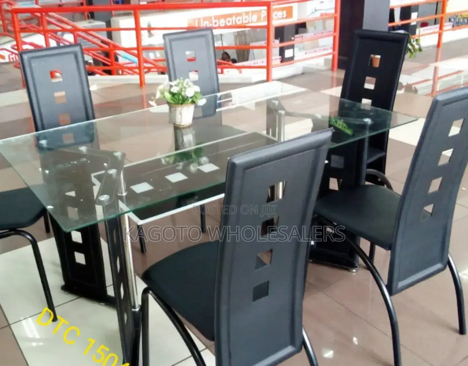Executive 6 Sitter Glass Dinning Table With Leather Seat D09