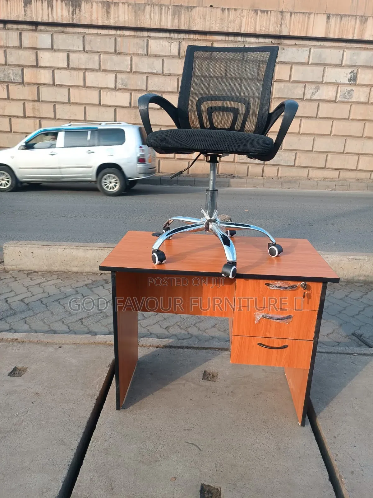 Sswivel Adjustable Mesh Office Chair With Lockable Desk Vf4e
