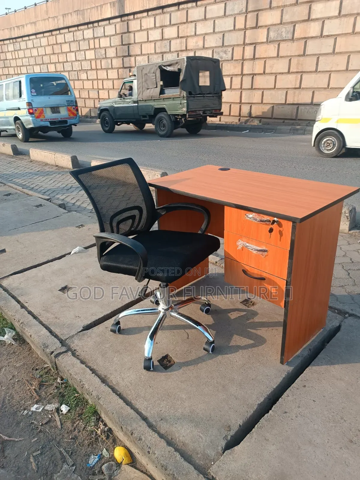 New Brown Lockable Office Desk With Mesh Swivel Chair Qcx4