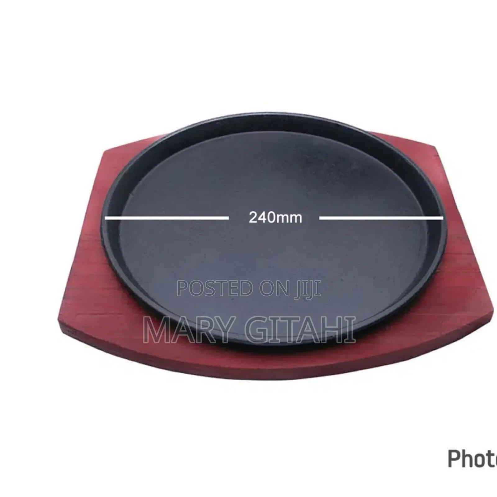 Cast Iron Hot Sizzling Plate on Wooden Tray Round