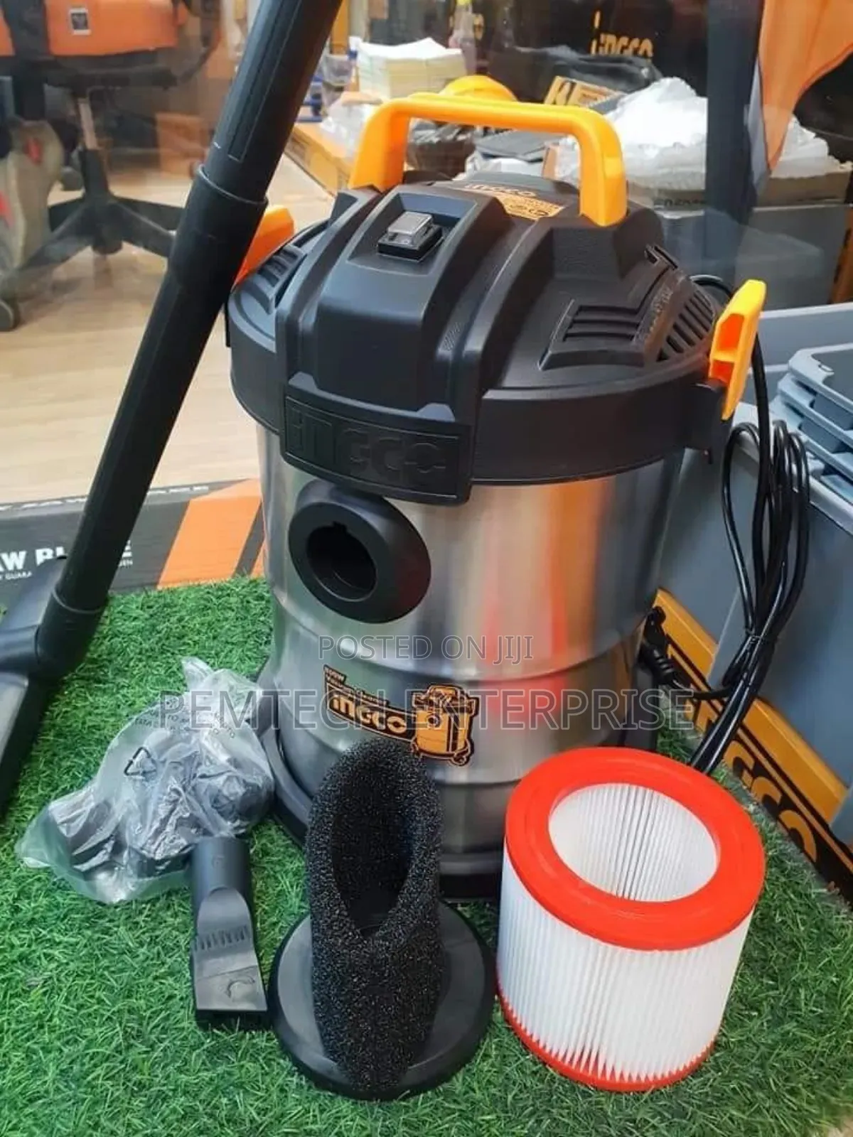 800w Vacuum Cleaner (1.7m3/Min) Ingco Vc14122