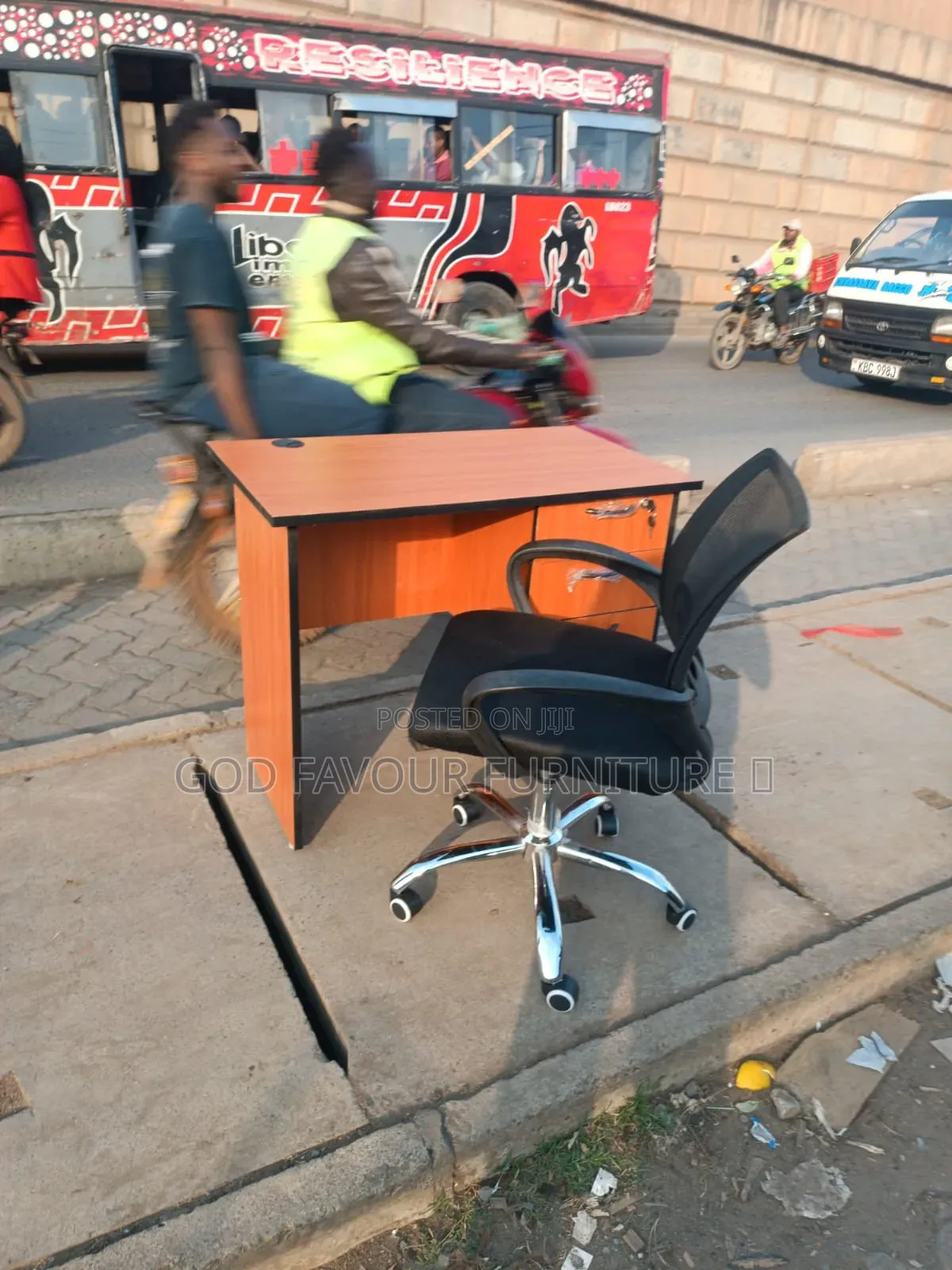 Swivel Mesh Office Chair With Lockable Office Desk Fe2x