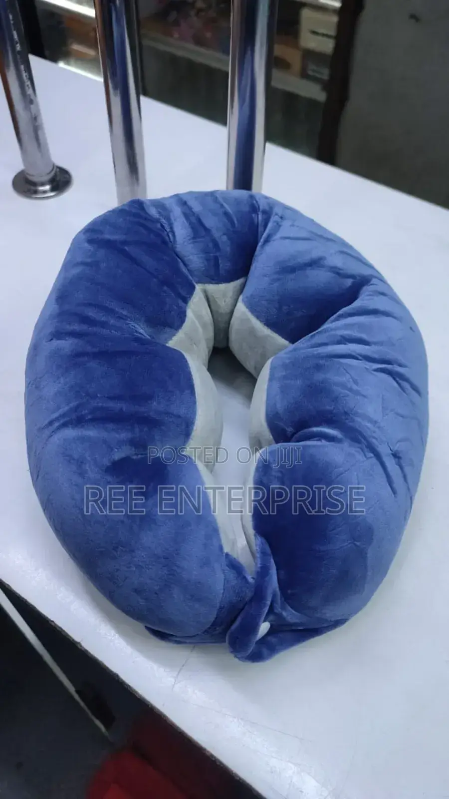 Plush Kneck Pillow
Brand New