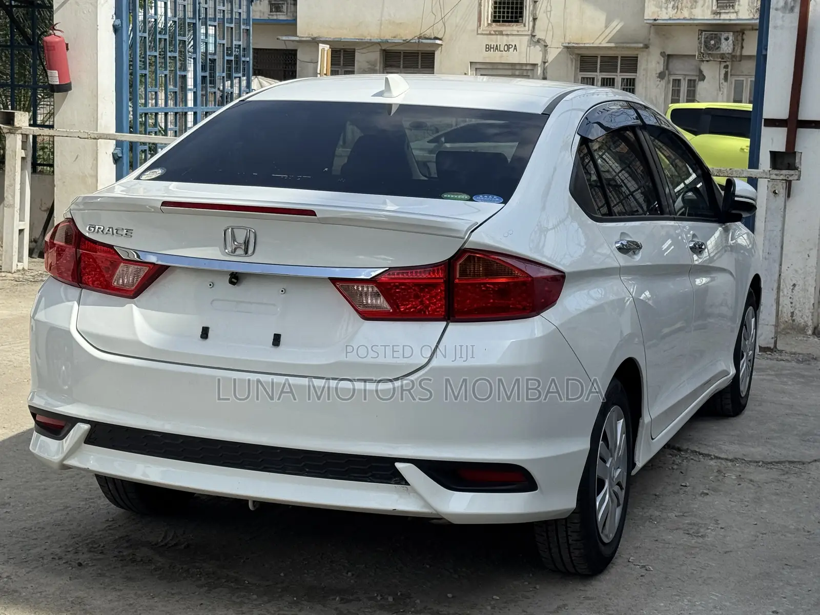 Honda Grace 2019 White