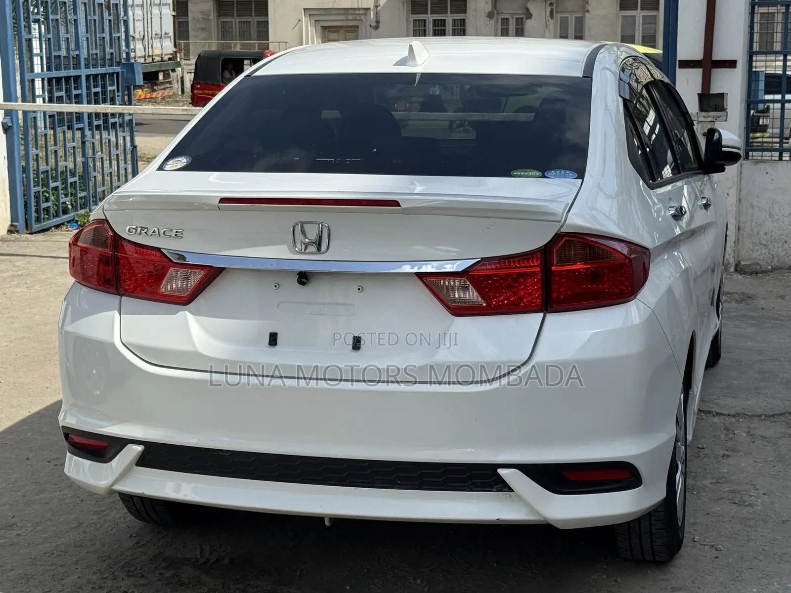 Honda Grace 2019 White