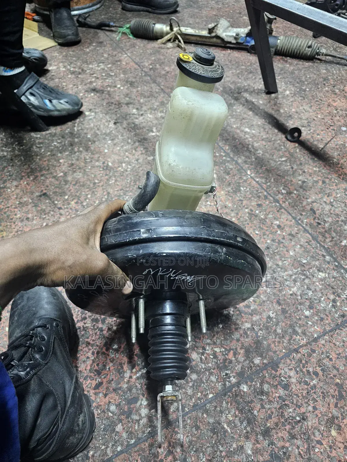 Brake Booster And Master Cylinder For Kluger