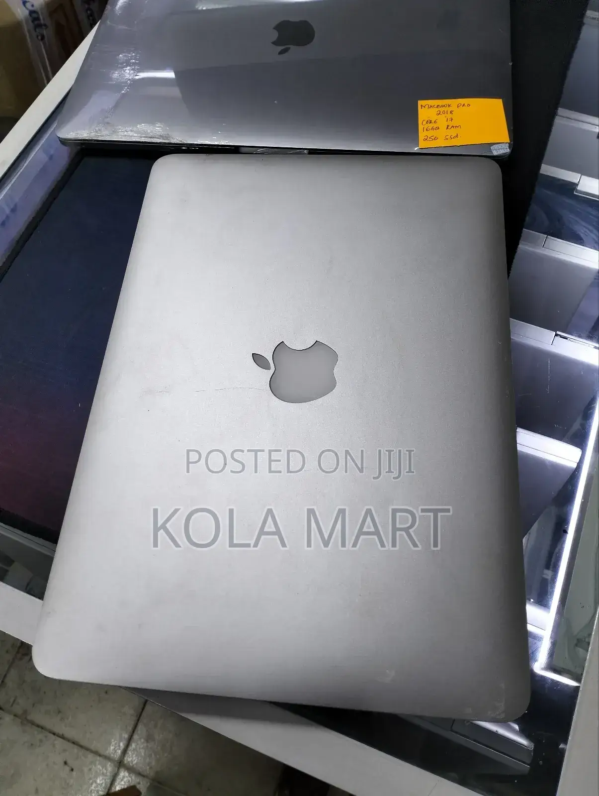 New Laptop Apple MacBook Pro 2015 8GB Intel Core I5 SSD 256GB