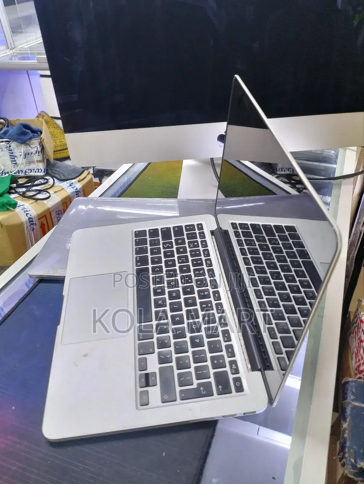 New Laptop Apple MacBook Pro 2015 8GB Intel Core I5 SSD 256GB