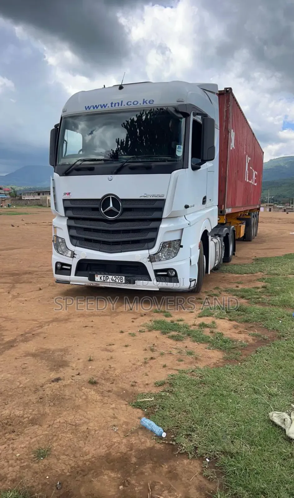 Containerized Trailer Accessible for Loose Cargo Transport