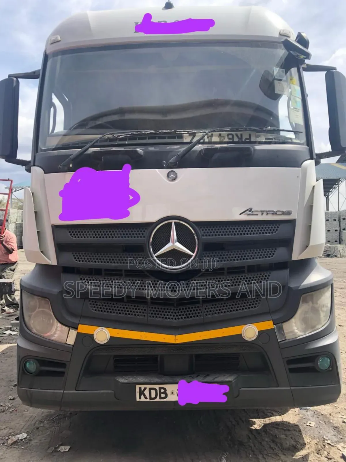 Containerized Trailer Accessible for Loose Cargo Transport
