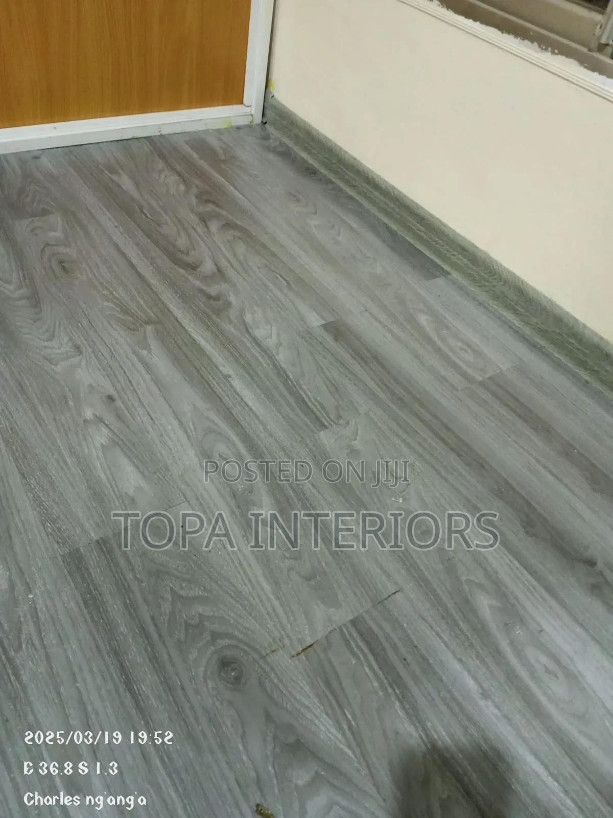 Wooden Look Brown Vinyl Flooring Waterproof Tiles Carpets