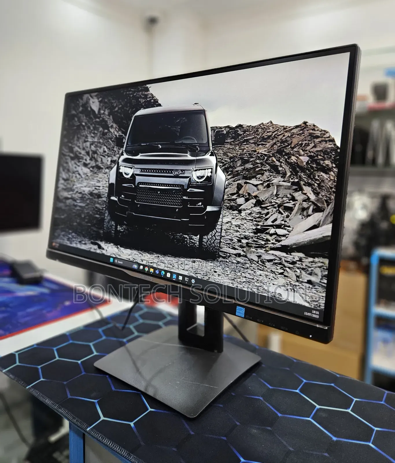 Phillips 258136qu
25 Inch Monitor