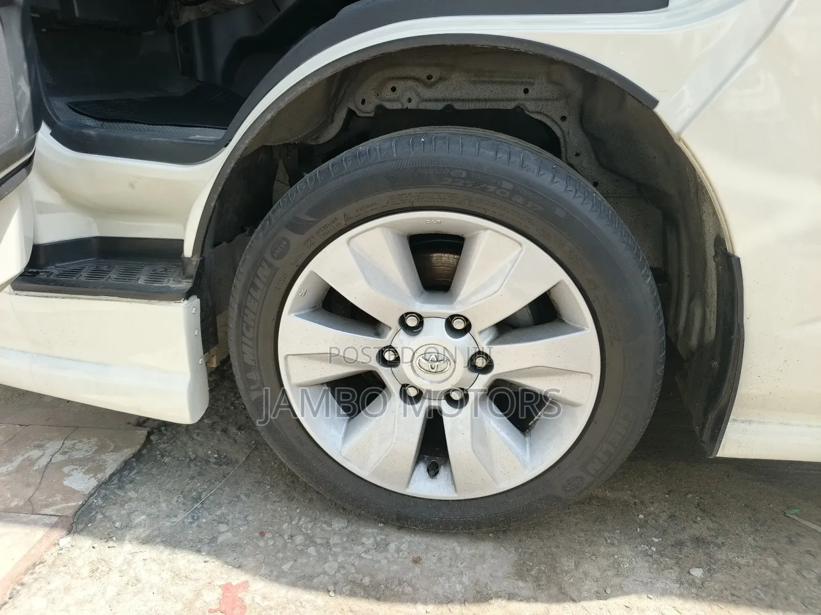 Toyota HiAce 2019 White