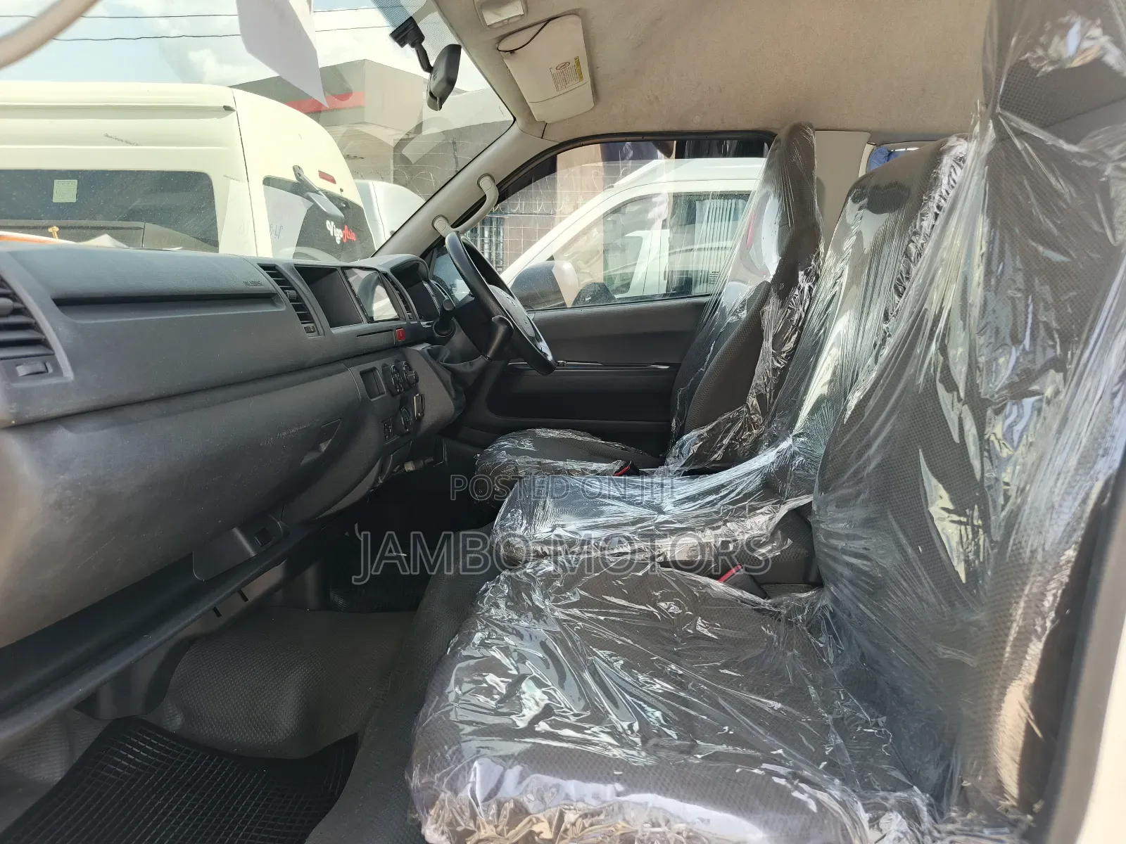 Toyota HiAce 2019 White