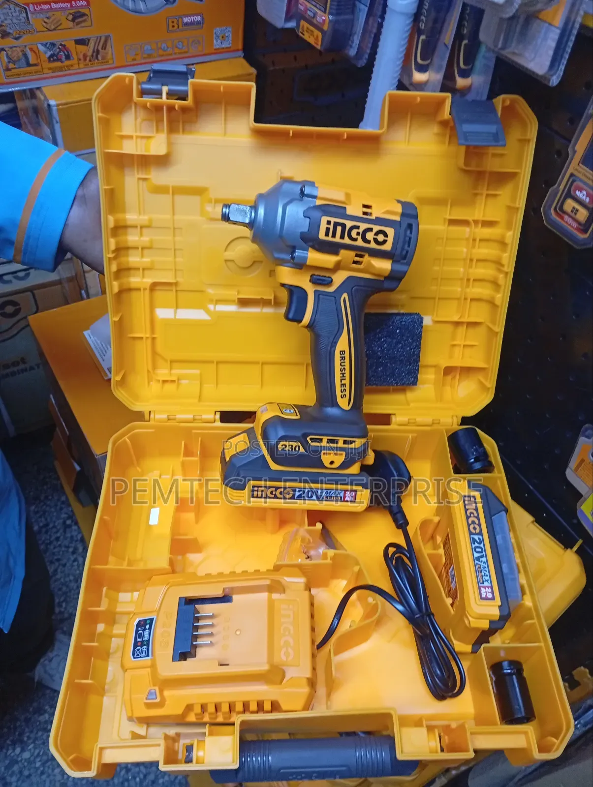 Ingco Ciwli2050 Cordless Brushless Impact Wrench Kit
