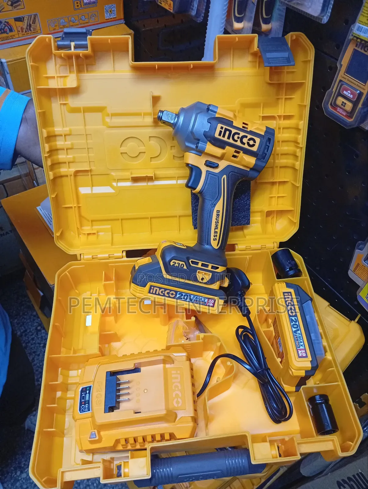 Ingco Ciwli2050 Cordless Brushless Impact Wrench Kit