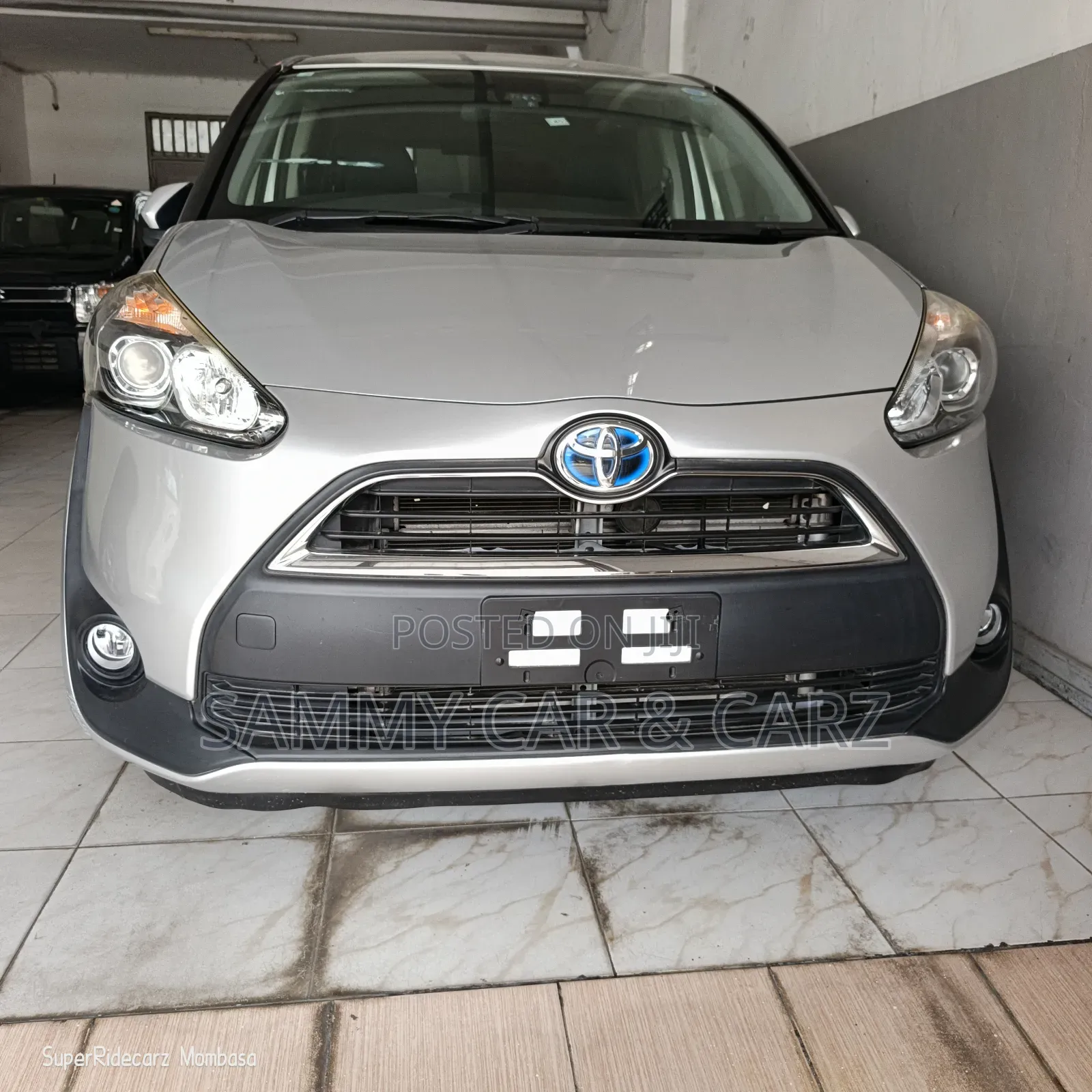 Toyota Sienta 2018 Silver