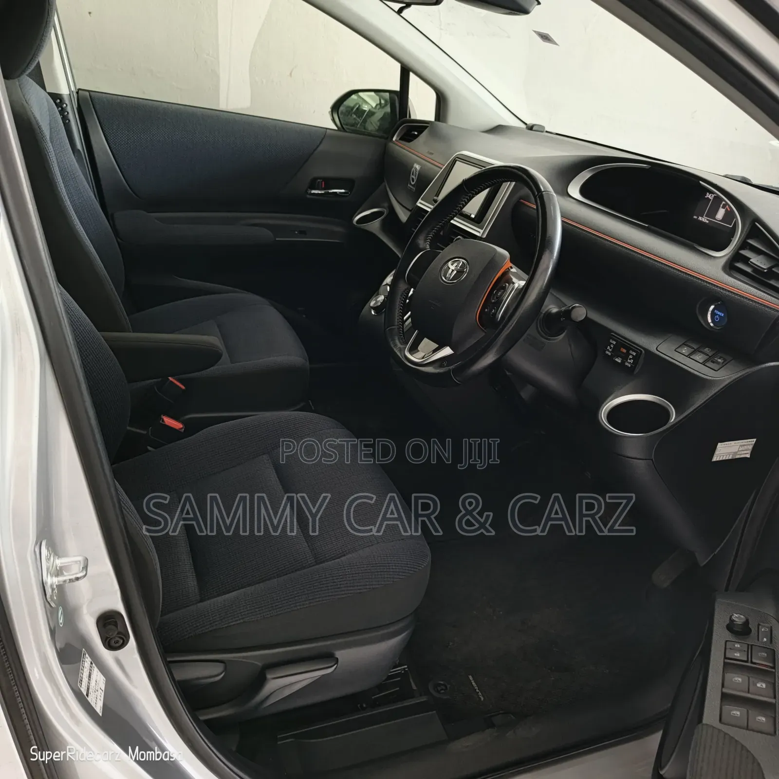 Toyota Sienta 2018 Silver