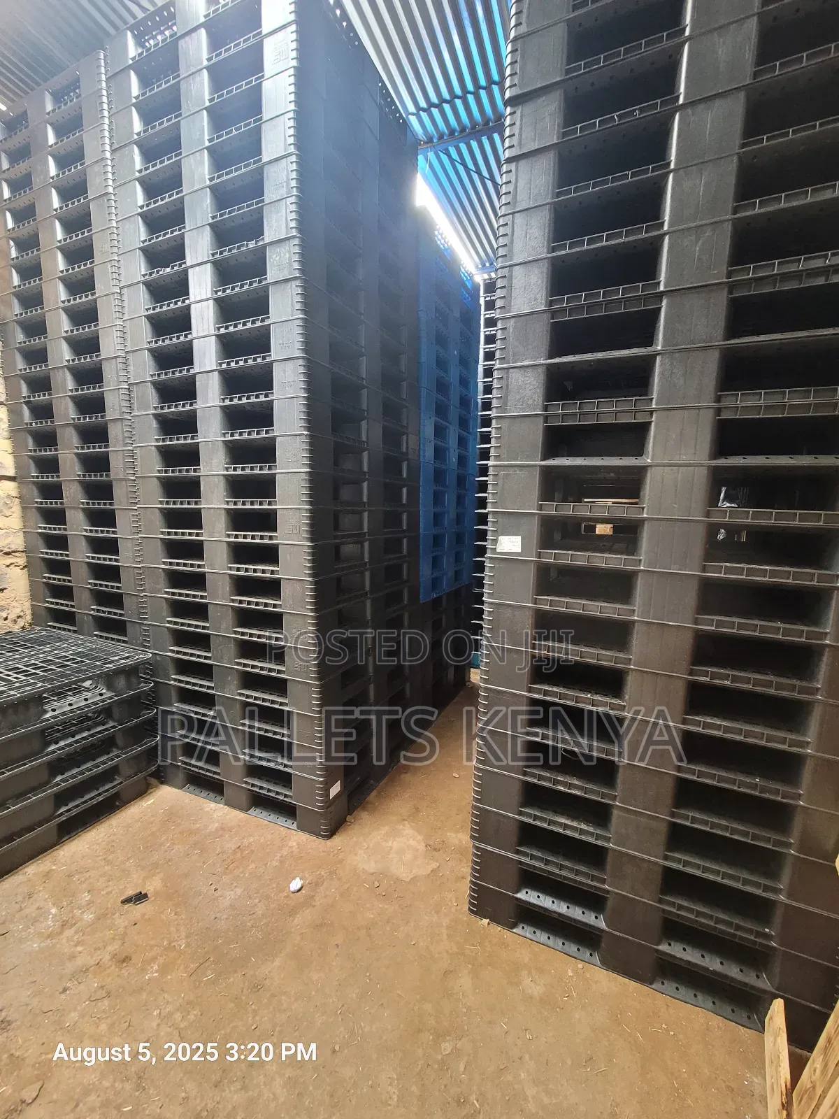 Plastic Pallets-Heavy-Duty Imports Pallets.
