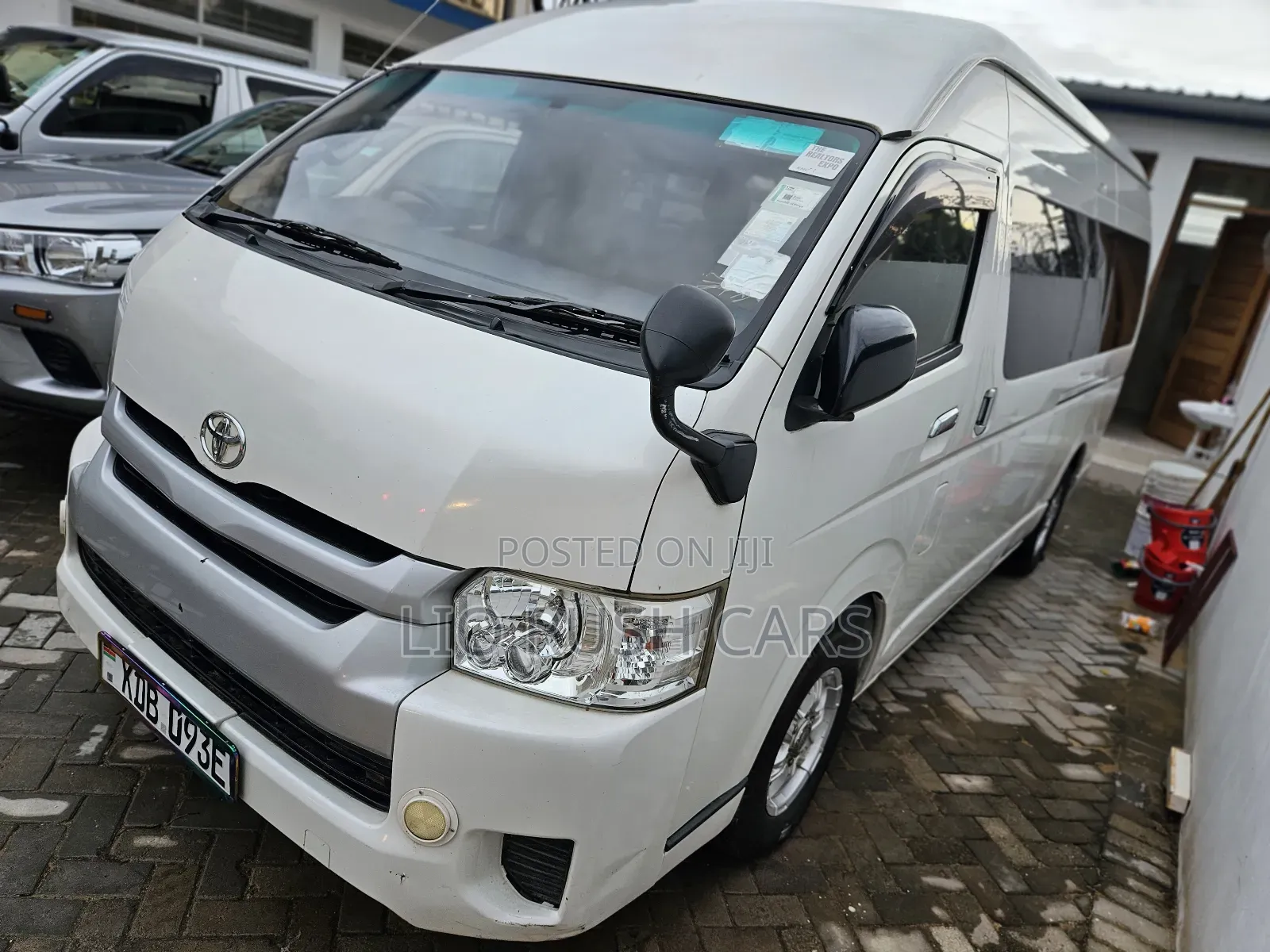 Toyota HiAce 2015 White