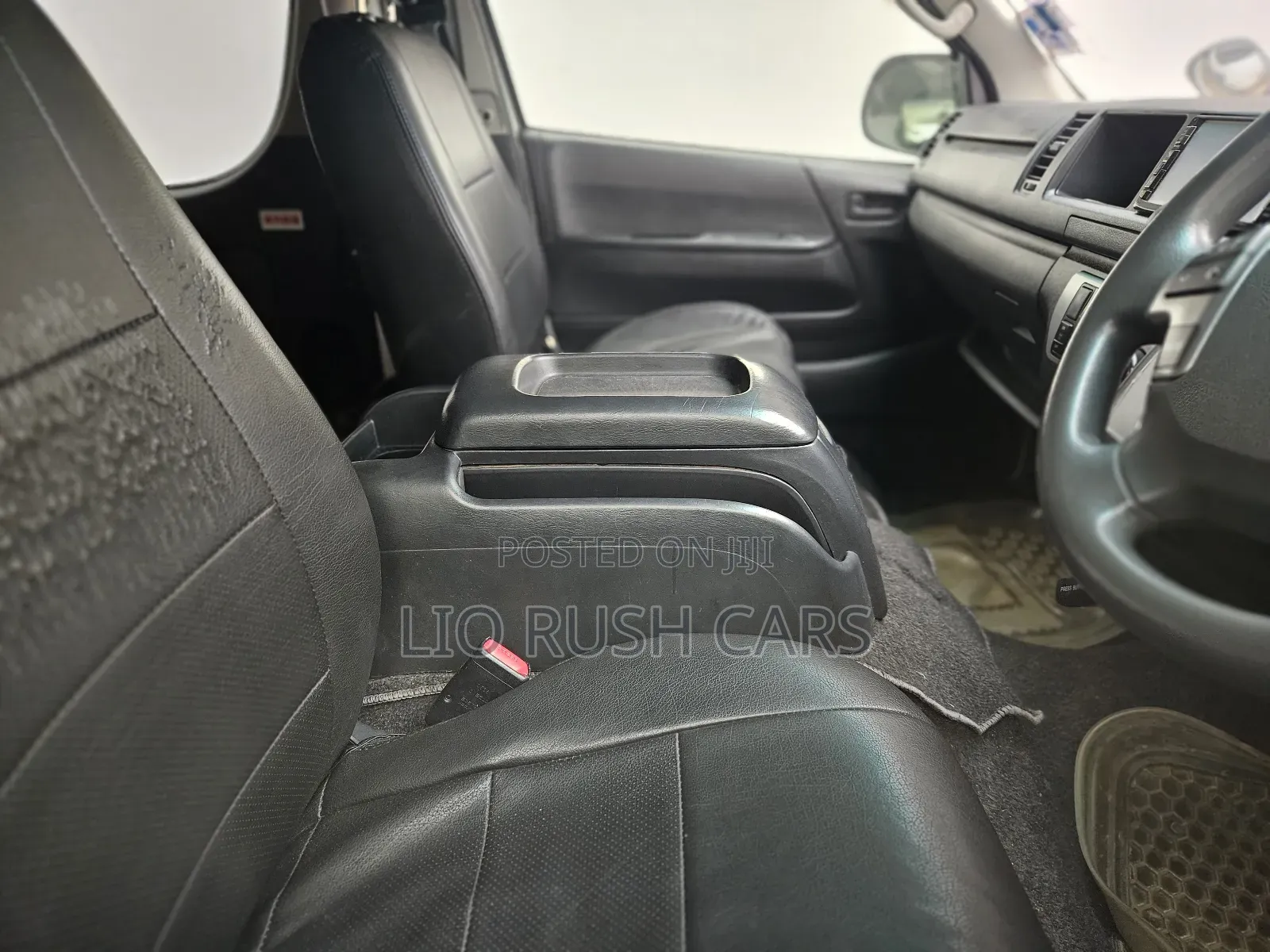 Toyota HiAce 2015 White