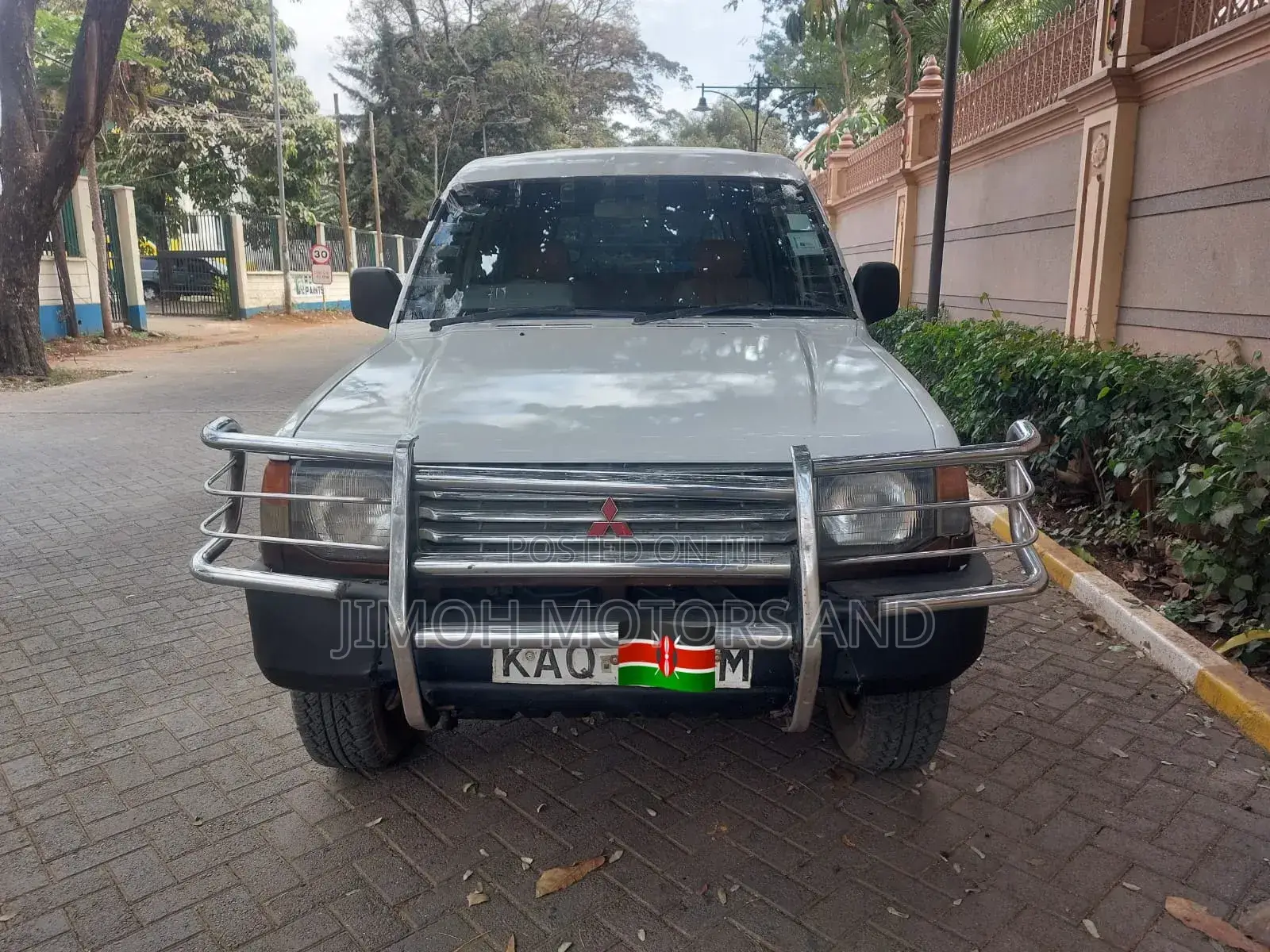 Mitsubishi Pajero 2001 White